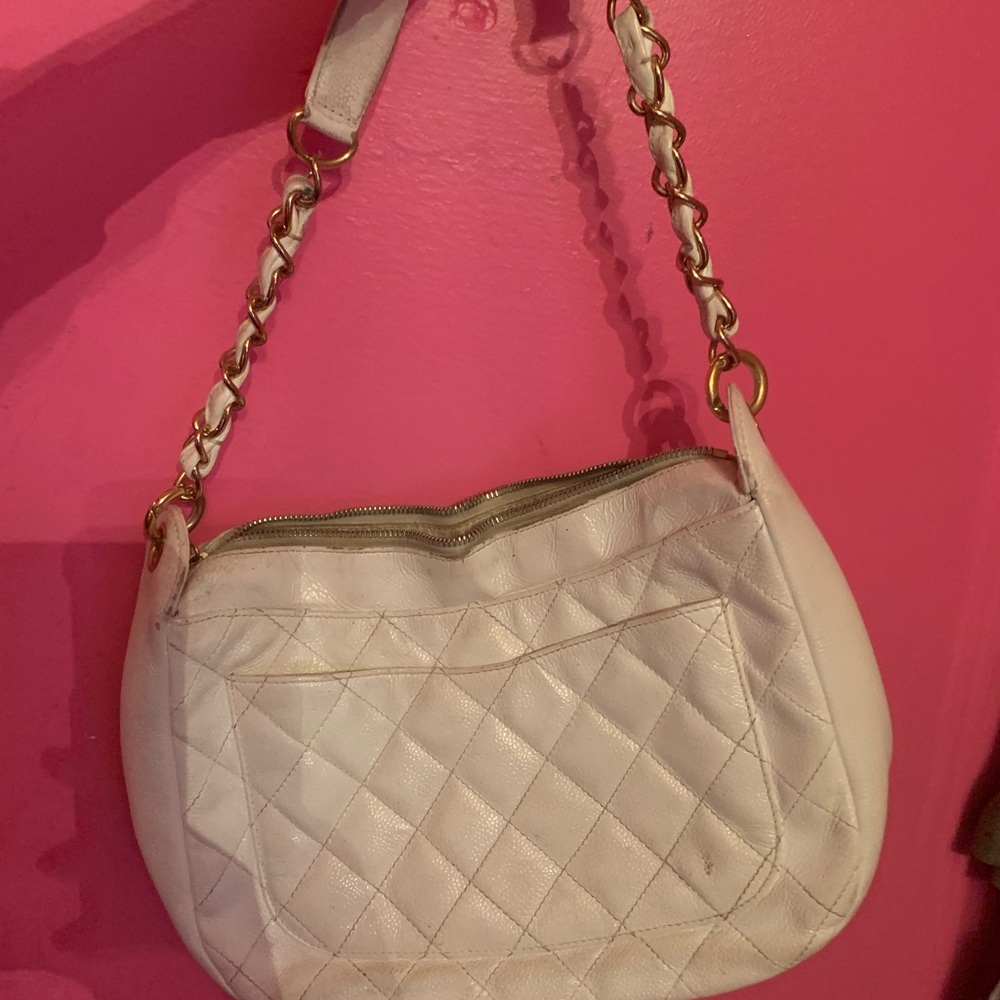 Chanel handbag - Picture 2 of 8